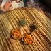 orecchini sole e petali arancio