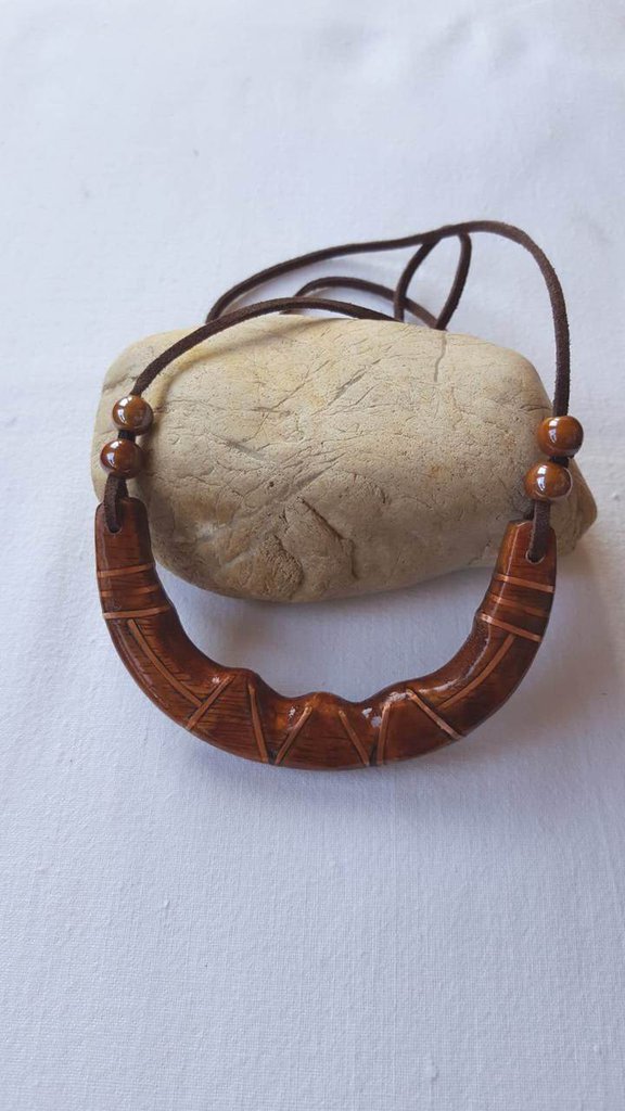 Avalaya Collana in corda di cotone nero con perline di legno rosso ciliegia floreale – regolabile, Misura unica, Legno Corde Legno