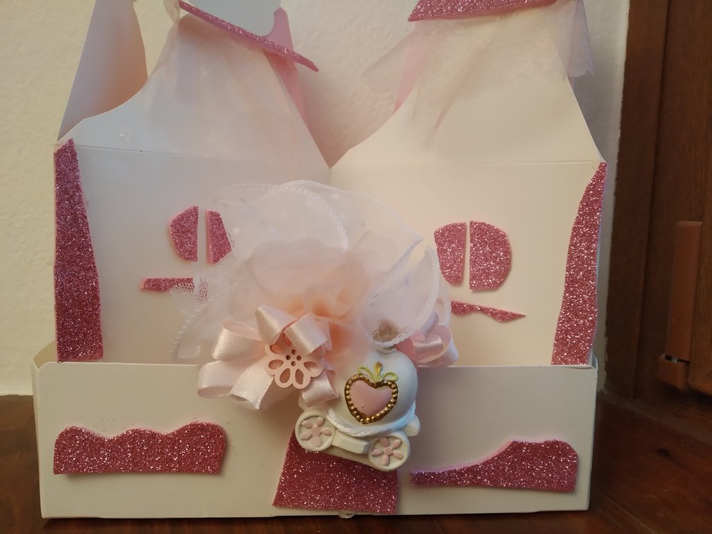 Bomboniere (2 Pezzi) – Scatolina A Forma Di Carrozza Con Angeli, Plastica Rigida, 10x9 Cm, Per Cerimonie E Segnaposti