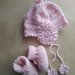 Cuffia uncinetto neonato, cappellino rosa, scarpine ai ferri lana, completo neonata, regalo nascita, corredino neonata