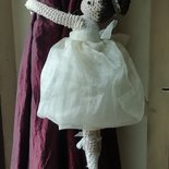 Reggitenda o decorazione da appendere ballerina amigurumi