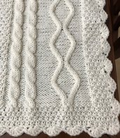 Copertina di lana misto color panna fatta a mano ,  per neonata/neonato