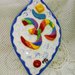  Brucia incenso con simbolo "OM" rilevato su placca oblunga manufatto di ceramica colori vivaci su fondo bianco