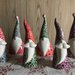 Coppia di Gnomi di Natale | ceramica dipinta 