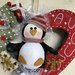 Natale - ghirlanda a cuore con pallina pinguino e scritta "AUGURI"