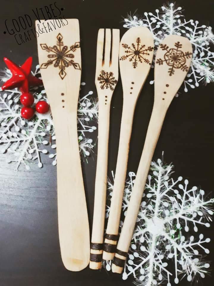 Cucchiai di legno da cucina con decorazione realizzata a mano in fimo,  candy canes e stelle di Natale, e…