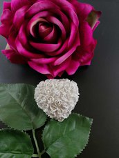 Cuore con roselline a rilievo in gesso ceramico profumato 3d 