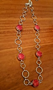 Collana handmade argentata con perle rosse