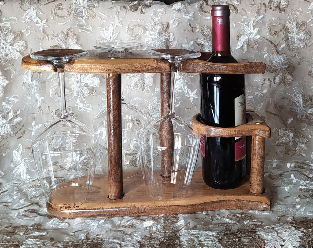 Umbra Porta bottiglie da tavolo in legno dal design moderno ed
