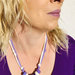 Collana bianca e viola fatta di pasta polimerica