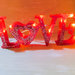 Scritta luminosa "LOVE"