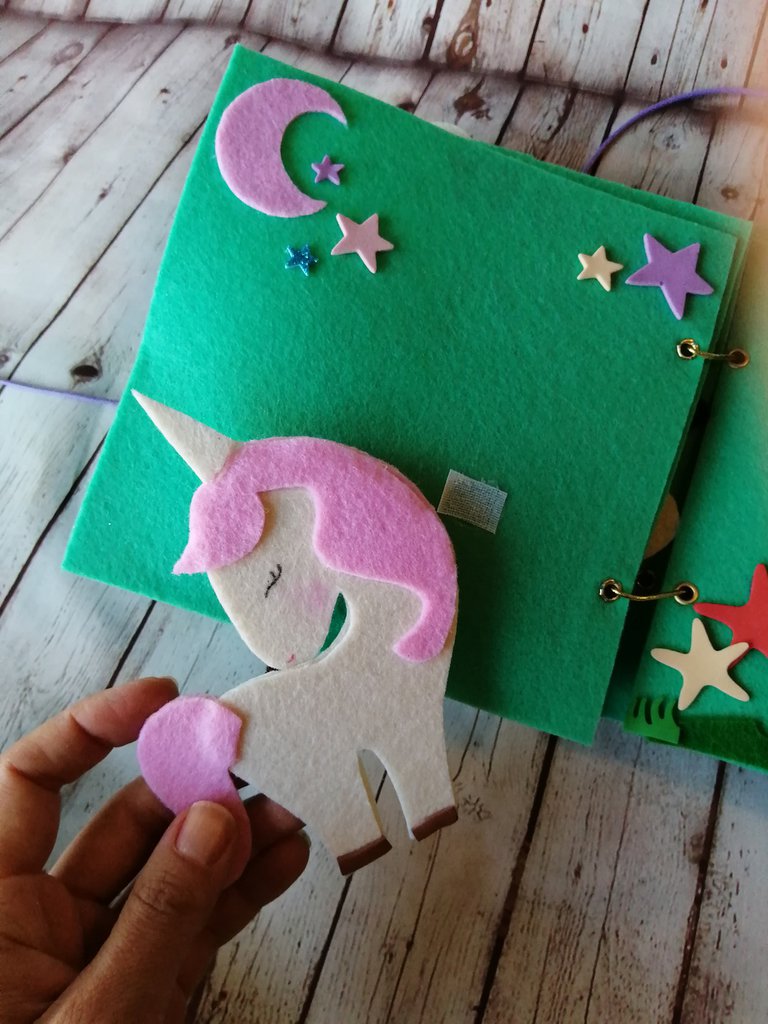 LIBRO SENSORIALE QUIET BOOK MONTESSORI LIBRI GIOCO FELTRO PUZZLE ME ...