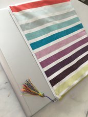 Pochette Porta computer in cotone a strisce in colori tenui e nappa interamente fatto a mano