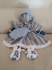 Originale bambolina formata da  3 asciugapiatti di cotone rifiniti con pizzo  e 2 presine a forma di cono