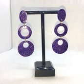 Orecchini pendenti in resina viola con micro glitter oro viola multicolor e componenti in alluminio e ottone color oro