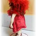 Bambolina natalizia, rossa, fatta a mano in porcellana fredda
