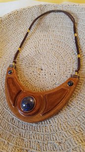 Collana girocollo in legno e lapislazzuli