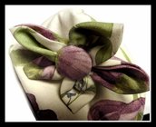 Pochette viola con fiore
