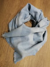  azzurro polvere per sciarpona in  pura lana pettinata sfilata a mano a quadri.