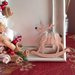 Cornice portafoto natalizia, renna legno, boccioli tessuto cuciti a mano, decorazioni resina