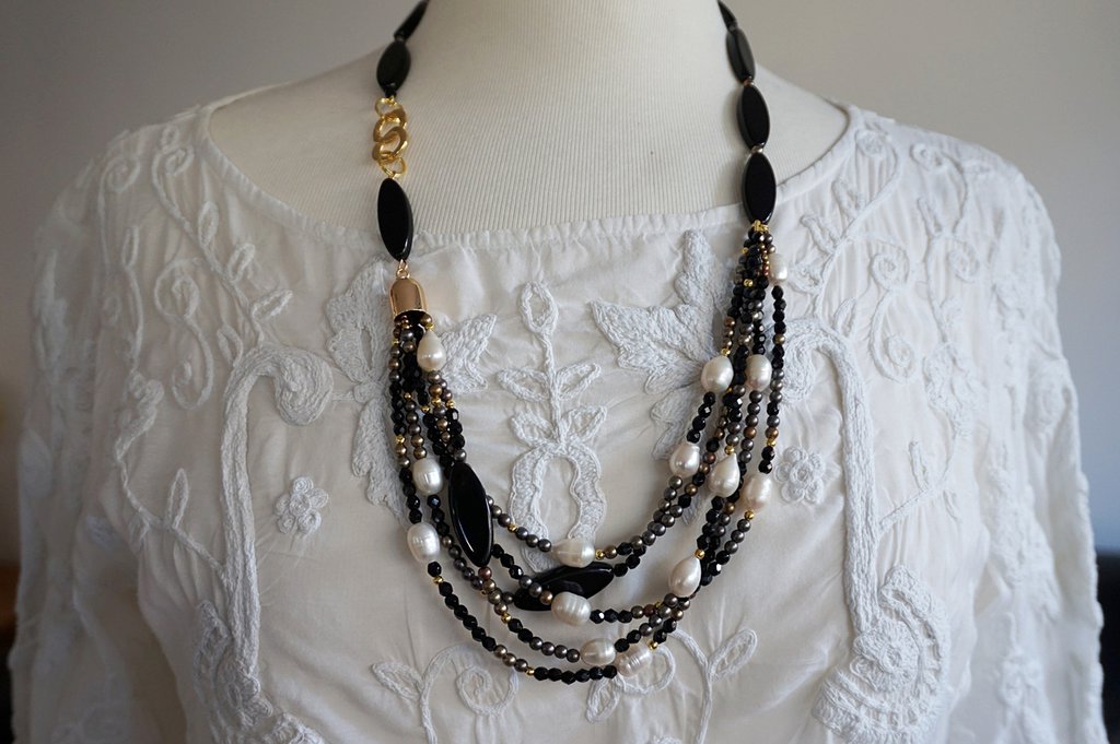 Collana Multifilo Avalaya Con Perle Di Vetro – Oro, Bianco E Trasparente – Lunga 64 Cm – Chiusura Bottone E Anello – Stile Matinée - 5