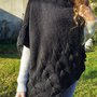 Poncho donna in lana merinos / cappa a maglia / mantella asimmetrica fatta a mano