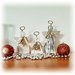 Decorazione natalizia, tre angeli custodi in legno riciclato