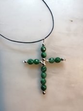 Piccola croce di perline verdi