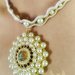 Collana bianca con ciondolo in tessitura e collarino in soutache 