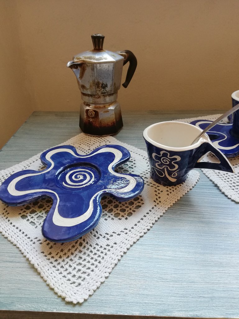 coppia di tazze con piattino (2) - Ceramica - Catawiki