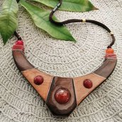 Collana girocollo etnica in legno lavorata a mano artigianalmente