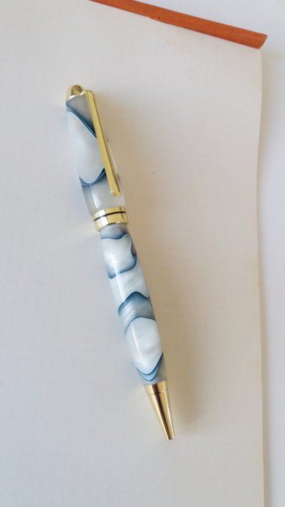 Penna artigianale in resina acrilica epossidica, fatta a mano, rega