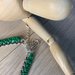 COLLANA girocollo e orecchini con bottoni e lavorazione ad uncinetto colore verde