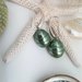Orecchini perle Maiorca verde scuro goccia ottone