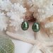 Orecchini perle Maiorca verde scuro goccia ottone