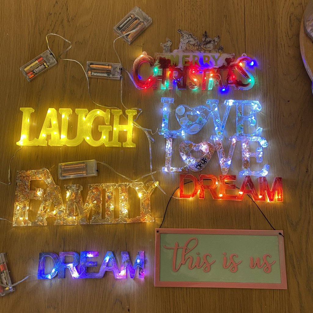 Luckluccy Cartello in legno con scritta Live Laugh Love incorniciato, con margherita bianca, floreale, farfalla, fattoria, decorazione da parete con citazione cristiana, con gancio, per soggiorno