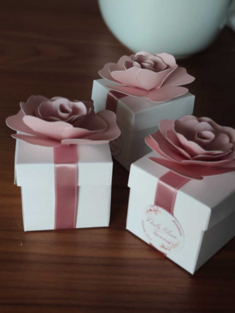 Bomboniere Matrimonio e Comunuione scatola Portaconfetti con fiore
