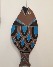 Pesce decorativo in legno dipinto a mano