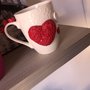 Tazza con cuore e rose fatta a mano 