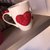 Tazza con cuore e rose fatta a mano 