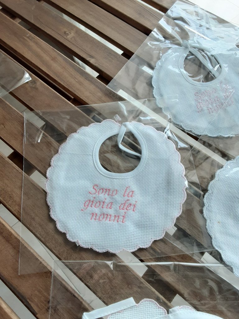 Set Da 3 Bavaglini Neonato Personalizzati Con Nome - In Cotone Ipoallergenico, Idea Regalo Utile E Carina - Foto 7
