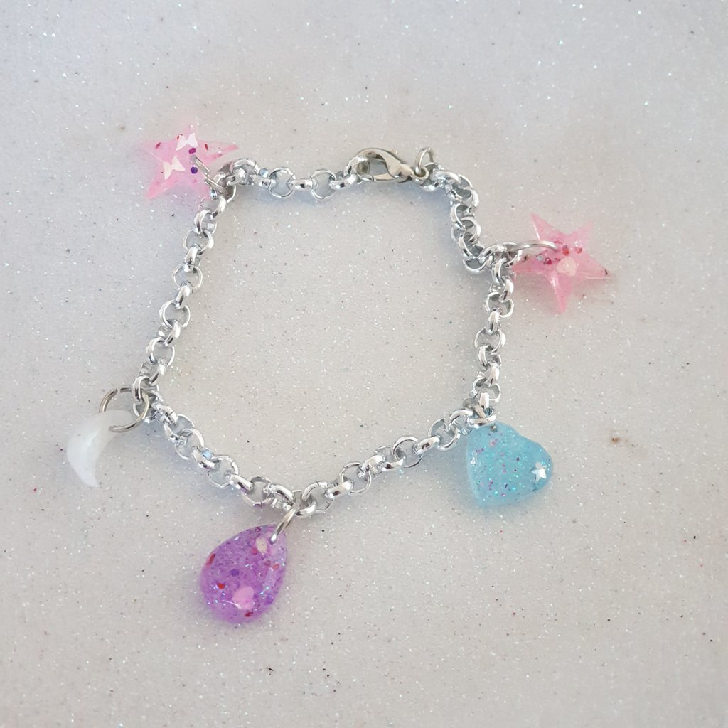 Collana in filo di alluminio e perle viola e argento fatta a mano