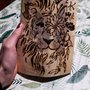 Flower lion su legno