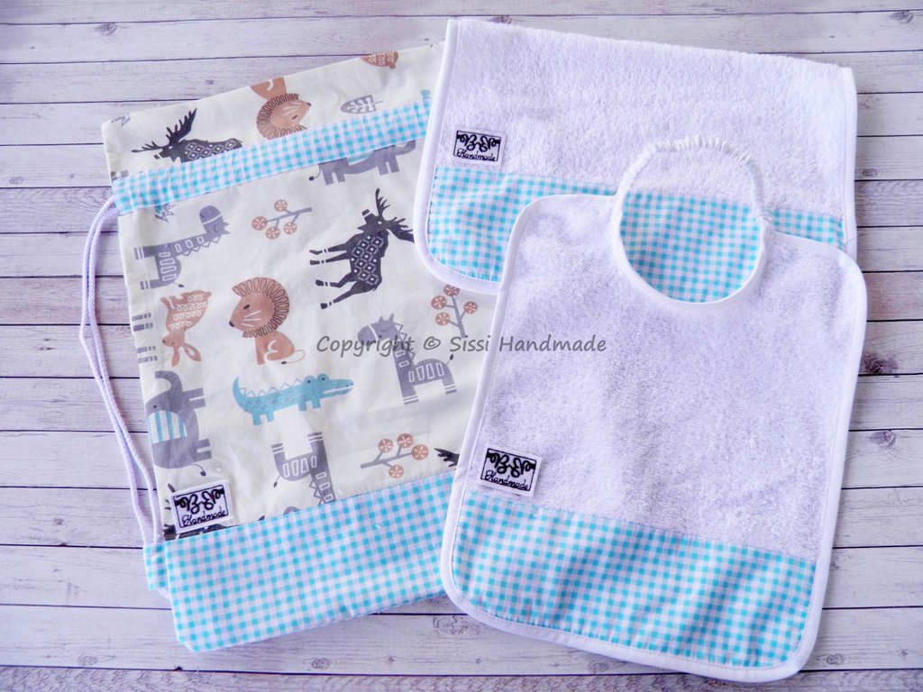 Set Asilo 3 Pezzi Cartoon - Bavaglino, Tovaglietta E Sacca, Retro Plastificato, Lavabile - Foto 2