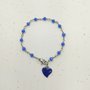 Bracciale stile rosario in acciaio realizzato a mano, cristalli blu e ciondolo cuore blu.