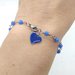 Bracciale stile rosario in acciaio realizzato a mano, cristalli blu e ciondolo cuore blu.
