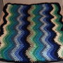 Copertina neonato uncinetto rettangolare a zig zag 70 x 75, toni blu, lana baby