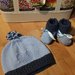 Set coordinato nascita cappellino e scarpine bicolore azzurro e blu