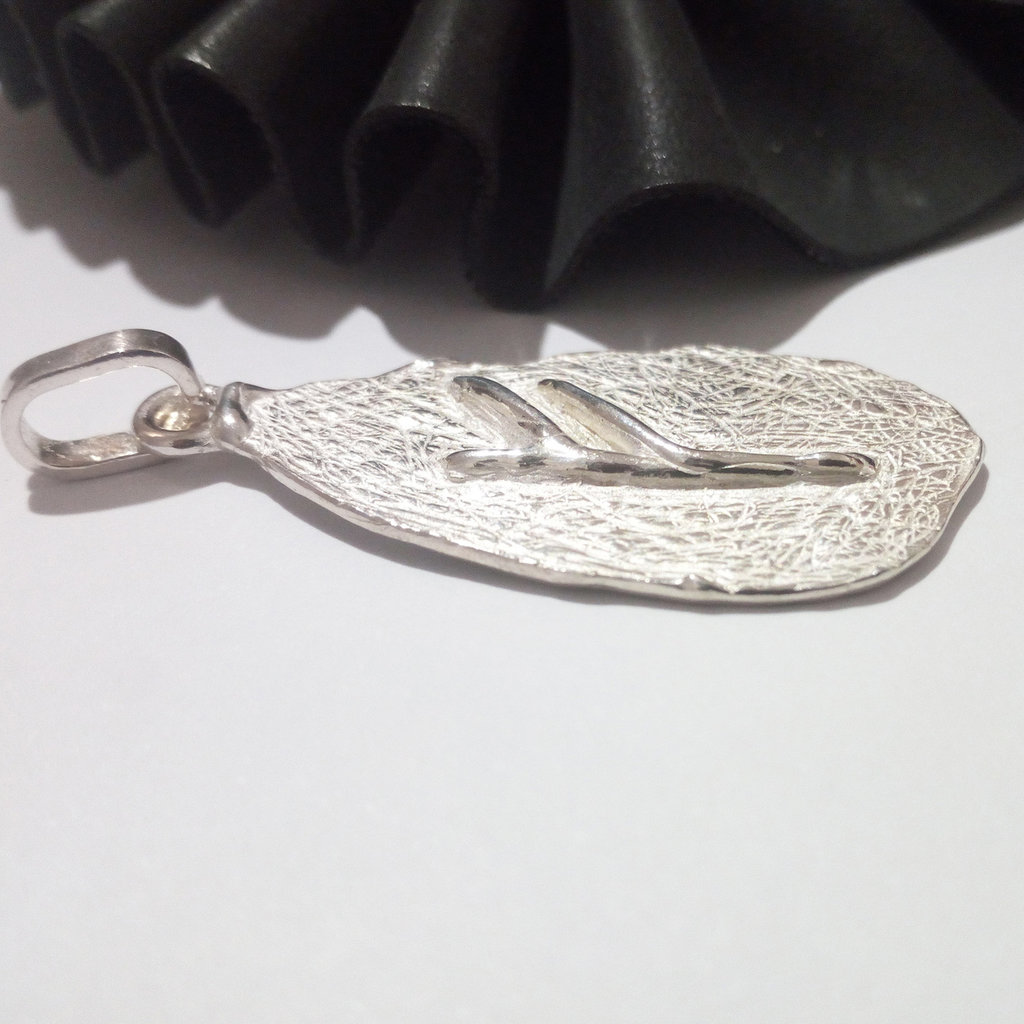 lazzaro italy Rune viking protection viking Pendentif VIKINGS plaqué argent. Talisman celtique nordique. Idée cadeau original Amateurs de Fantasy, Cosplay. Bijou artisanal. Diamètre 3 cm