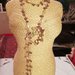 Collana lunga realizzata all'uncinetto (crochet) con filo lurex, perle, cristalli e charm con cuore in alluminio dorato